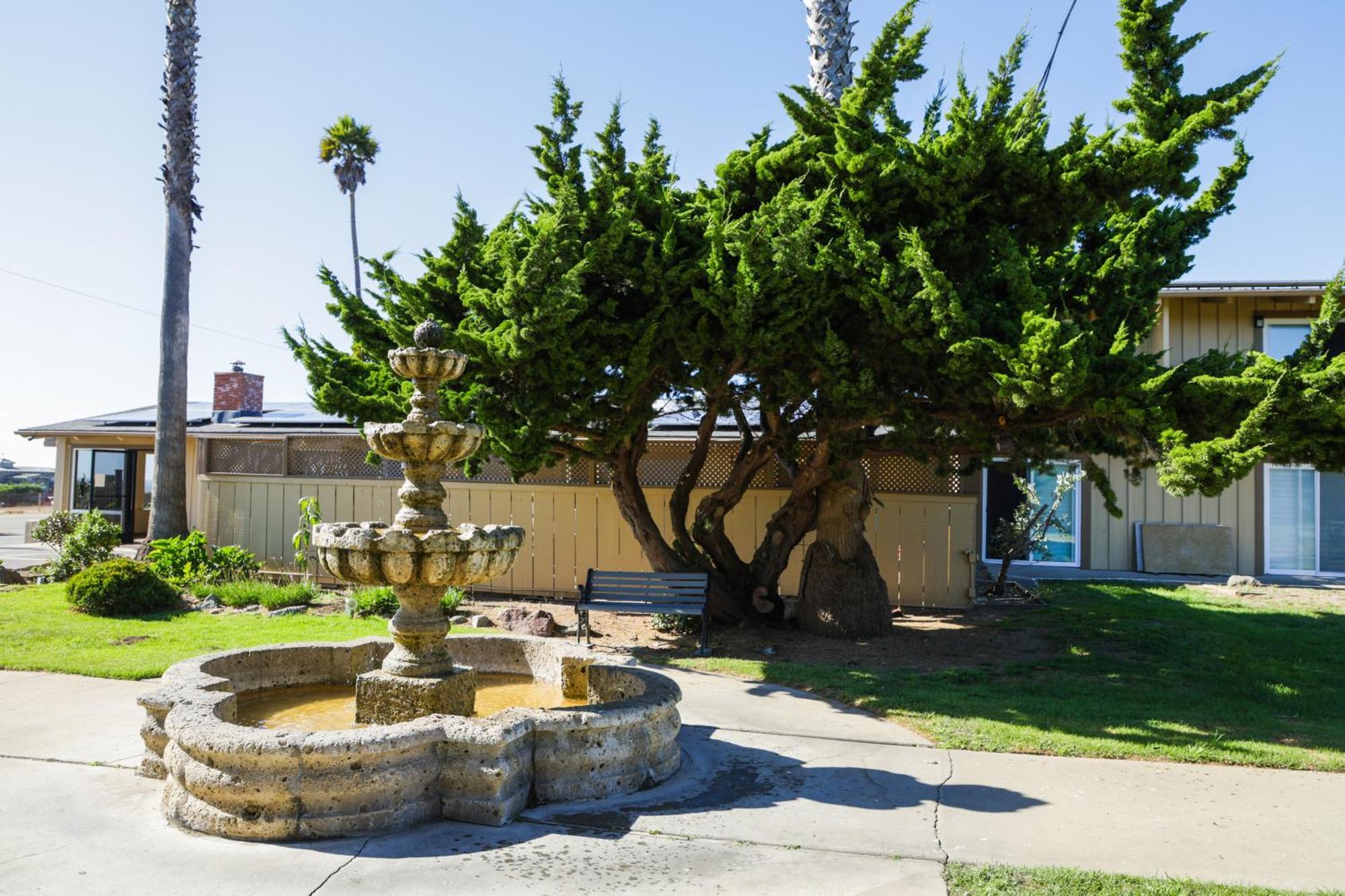 Silver Surf Motel San Simeon Exterior foto